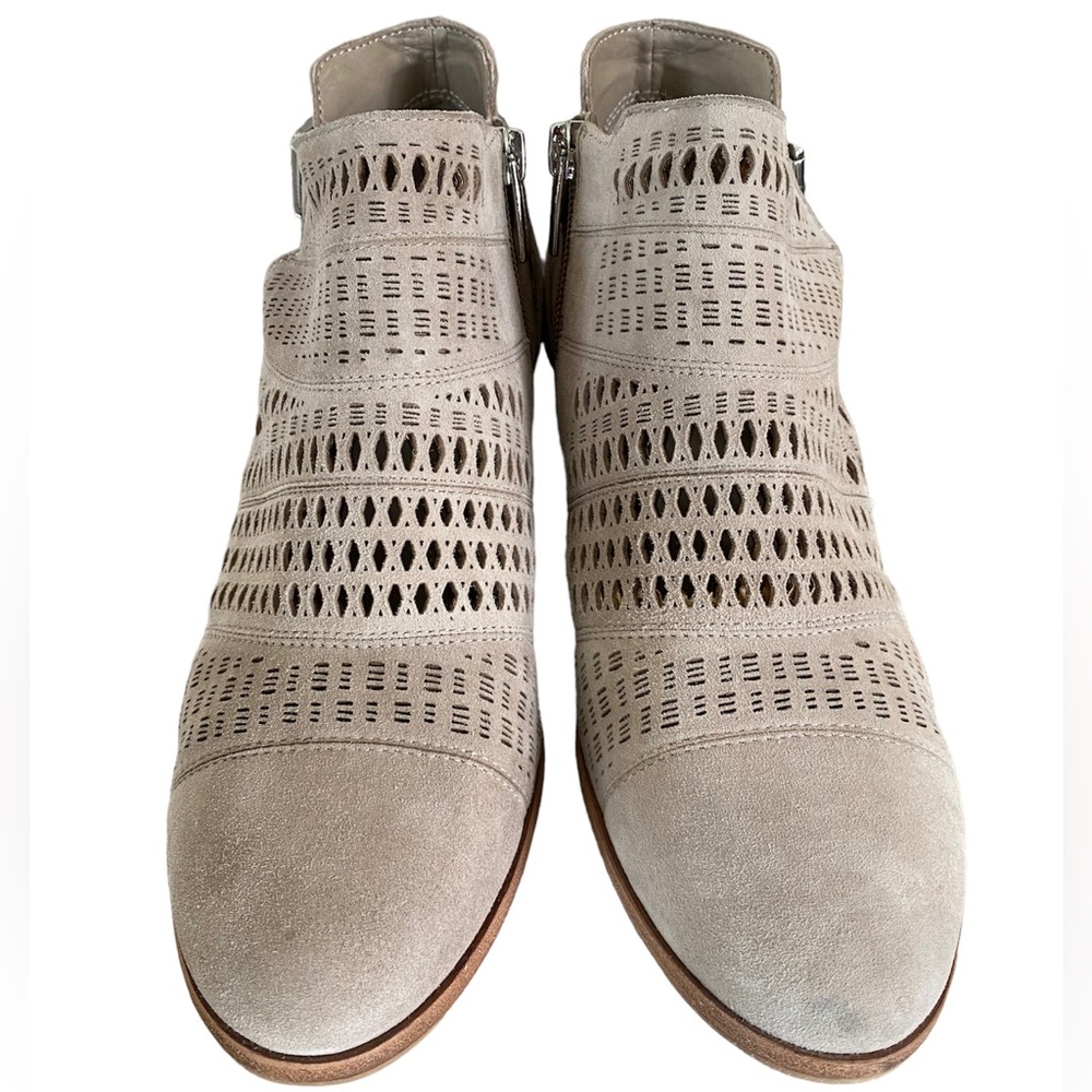 Vince Camuto Ankle/Bootie Boots Beige/cream Size 7